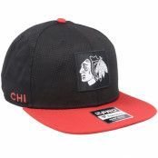 Fanatics - NHL Svart snapback Keps - Chicago Blackhawks Authentic Pro Game&Train Black/Red Snapback @ Hatstore