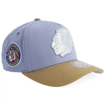 Mitchell&Ness - NHL Blå adjustable Keps - Chicago Blackhawks Frosted Peak Pro Pinch Blue/Khaki A-Frame Adjustable @ Hatstore