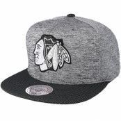 Mitchell&Ness - NHL Grå snapback Keps - Chicago Blackhawks Space Knit Crown PU Visor Grey Snapback @ Hatstore