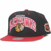 Mitchell&Ness - NHL Svart snapback Keps - Chicago Blackhawks Team Arch @ Hatstore