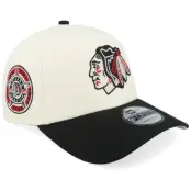 New Era - NHL Vit adjustable Keps - Hatstore Exclusive x Chicago Blackhawks 9FORTY Chrome/Black A-Frame Adjustable @ Hatstore