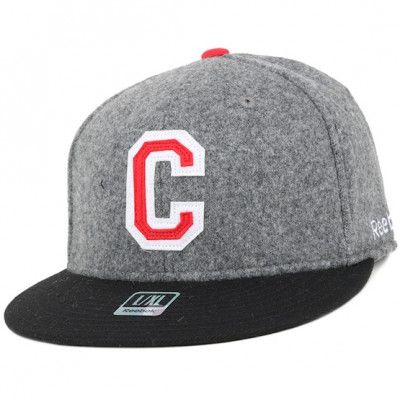 Reebok - NHL Grå fitted Keps - Chicago Blackhawks Varsity Flat Fitted @ Hatstore