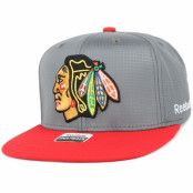 Reebok - NHL Grå snapback Keps - Chicago Blackhawks Ripstop Snapback @ Hatstore