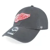 47 Brand - NHL Grå unconstructed Keps - Detroit Red Wings NHL Clean Up Cap Charcoal Dad Cap @ Hatstore