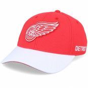 Adidas - NHL Röd flexfit Keps - Detroit Red Wings Coach Red/White Flexfit @ Hatstore