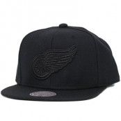 Mitchell & Ness - Detroit Red Wings All Black Wool Solid Snapback