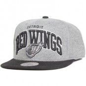 Mitchell & Ness - Detroit Red Wings Baseline Team Arch Snapback