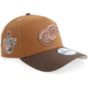 New Era - NHL Brun adjustable Keps -"Hatstore Exclusive x Detroit Red Wings 9FORTY Peanut/Walnut A-Frame Adjustable"@ Hatstore