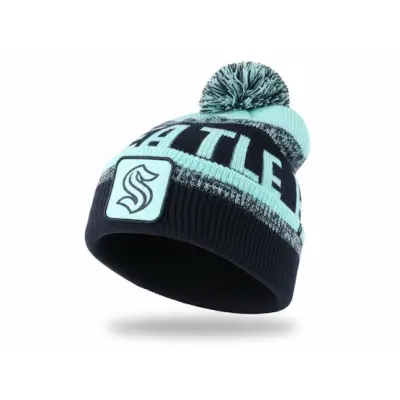 Fanatics - NHL Blå pom Beanie - Seattle Kraken Thrive Navy/Icy Blue Pom @ Hatstore