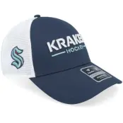 Fanatics - NHL Blå trucker Keps - Seattle Kraken Authentic Pro Rink Navy/White Trucker @ Hatstore
