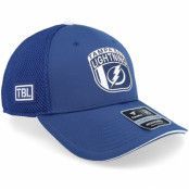 Fanatics - NHL Blå trucker Keps - Tampa Bay Lightning Authentic Pro Draft Blue/White Trucker @ Hatstore