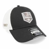 Fanatics - NHL Svart trucker Keps - Los Angeles Kings Authentic Pro Draft Podium Black/White Trucker @ Hatstore