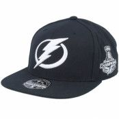 Mitchell&Ness - NHL Svart fitted Keps - Tampa Bay Lightning Side Patch Black Fitted @ Hatstore