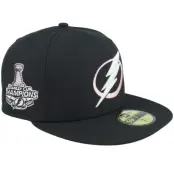 New Era - NHL Svart fitted Keps - Hatstore Exclusive x Tampa Bay Lightning Gongshow Stanley Cup Champions 20 59FIFTY Black/Pink Fitted @ Hatstore