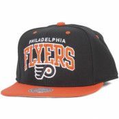 Mitchell&Ness - Svart snapback Keps - Philadelphia Flyers Team Arch @ Hatstore