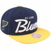 Mitchell&Ness - NHL Blå Keps - St. Louis Blues Vintage Script Blue/Yellow Snapback @ Hatstore