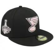 New Era - NHL Svart fitted Keps - Hatstore Exclusive x St. Louis Blues Gongshow Stanley Cup Champions 19 59FIFTY Black/Pink Fitted @ Hatstore