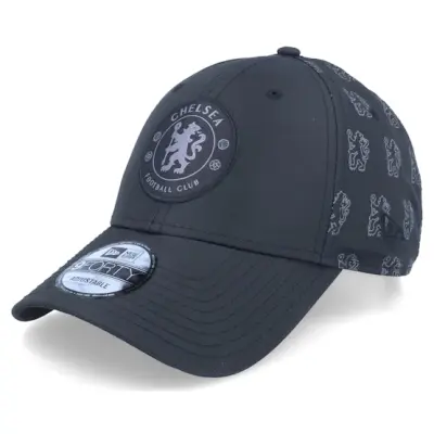 New Era - Football Svart adjustable Keps - Chelsea All Over Print 9FORTY BlackAdjustable @ Hatstore