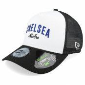 New Era - Football Vit trucker Keps - Chelsea Wordmark White/Black A-frame Trucker @ Hatstore