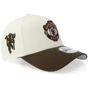 New Era - Football Beige adjustable Keps - Hatstore Exclusive x Manchester United 9FORTY Chrome/Brown A-Frame-Adjustable @ Hatstore