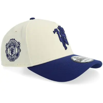 New Era - Football Beige adjustable Keps - Hatstore Exclusive x Manchester United 9FORTY Chrome/Dark Royal Blue A-Frame Adjustable @ Hatstore