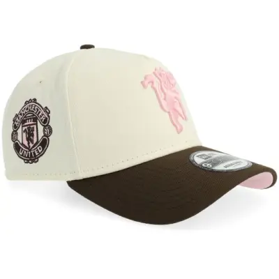 New Era - Football Beige adjustable Keps - Hatstore Exclusive x Manchester United 9FORTY Chrome/Walnut A-Frame Adjustable @ Hatstore