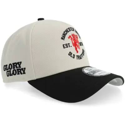 New Era - Football Beige adjustable Keps - Hatstore Exclusive x Manchester United 9FORTY Glory Stone/Black A-frame Adjustable @ Hatstore