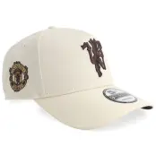 New Era - Football Beige adjustable Keps - Hatstore Exclusive x Manchester United 9FORTY Light Cream A-Frame Adjustable @ Hatstore
