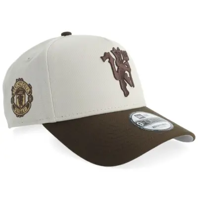 New Era - Football Beige adjustable Keps - Hatstore Exclusive x Manchester United 9FORTY Stone/Walnut Adjustable @ Hatstore