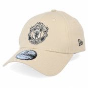 New Era - Football Beige adjustable Keps - Manchester United Tonal Dad Cap Logo 9Twenty Tan Adjustable @ Hatstore