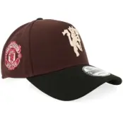 New Era - Football Brun adjustable Keps - Hatstore Exclusive x Manchester United 9FORTY Burnt Wood/Black A-Frame Adjustable @ Hatstore
