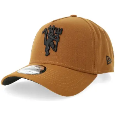 New Era - Football Brun adjustable Keps - Hatstore Exclusive x Manchester United 9FORTY Toasted Peanut/Black A-Frame Adjustable @ Hatstore