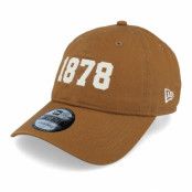 New Era - Football Brun unconstructed Keps - Manchester United Collegiate 9TWENTY Toffee Dad Cap @ Hatstore