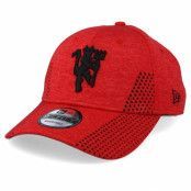 New Era - Football Röd adjustable Keps - Manchester United Shadowtech Performance 9Forty Maroon/Black Adjustable @ Hatstore