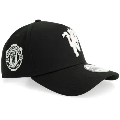 New Era - Football Svart adjustable Keps - Hatstore Exclusive x Manchester United 9FORTY Black/Glow In The Dark A-Frame Adjustable @ Hatstore