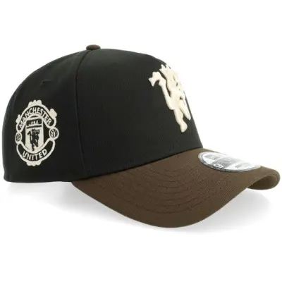 New Era - Football Svart adjustable Keps - Hatstore Exclusive x Manchester United 9FORTY Black/Walnut A-Frame Adjustable @ Hatstore