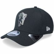 New Era - Football Svart adjustable Keps - Manchester United Iridescent 9FIFTY Stretch Snap Black Adjustable @ Hatstore