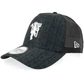 New Era - Football Svart trucker Keps - Manchester United All Over Print Black A-Frame Trucker @ Hatstore