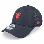 New Era - Football Svart trucker Keps - Manchester United Rear Arch 9FORTY Black/Red Trucker @ Hatstore