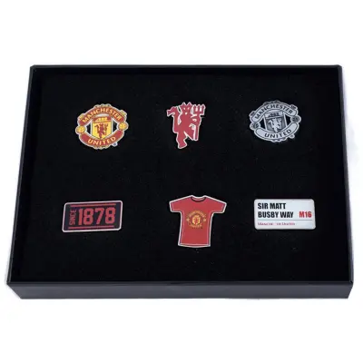 Manchester United pins 6-pack