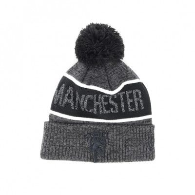 New Era - Football Svart pom Beanie - Manchester United Reflect Bobble Cuf Black/White Pom @ Hatstore