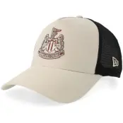 New Era - Football Beige trucker Keps - Newcastle United Faux Suede Light Terracotta/Black A-Frame Trucker @ Hatstore