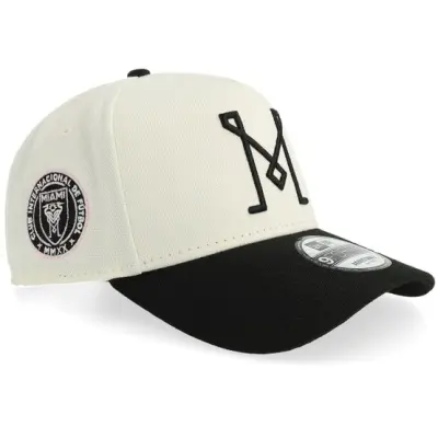 New Era - Football Beige adjustable Keps - Hatstore Exclusive x 9FORTY Messi Inter Miami Chrome/Black Adjustable @ Hatstore