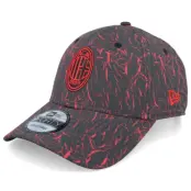 New Era - Football Svart adjustable Keps - AC Milan Crinkle All Over Print 9FORTY Black/Red Adjustable @ Hatstore